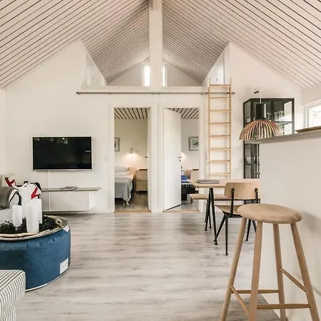Feriehus Three Bedroom Holiday In *